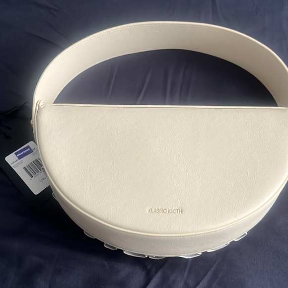 Elegant Cream Pleated Shoulder Bag - Picture 2 of 4